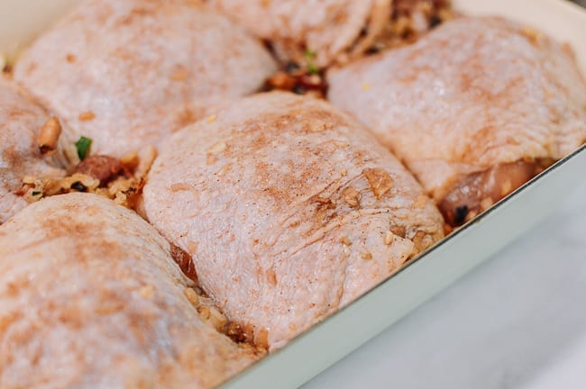 Chicken thighs in baking dish, sprinkled with five spice salt, cwww5.fioekdjsdas.cf