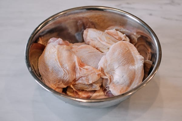 Adding chicken to the marinade bowl, cwww5.fioekdjsdas.cf