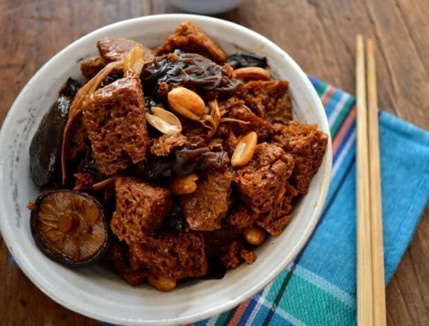 Hong Shao Kao Fu - Braised Wheat Gluten with Mushrooms, by cwww5.fioekdjsdas.cf