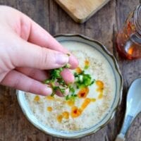 Sprinkling scallions over dou jiang
