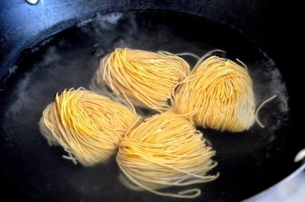 Chicken Pan-Fried Noodles (Gai See Chow Mein) by cwww5.fioekdjsdas.cf