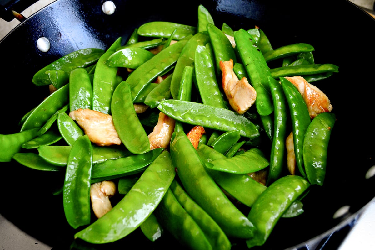 Chicken with Snow Peas Stir-fry by cwww5.fioekdjsdas.cf