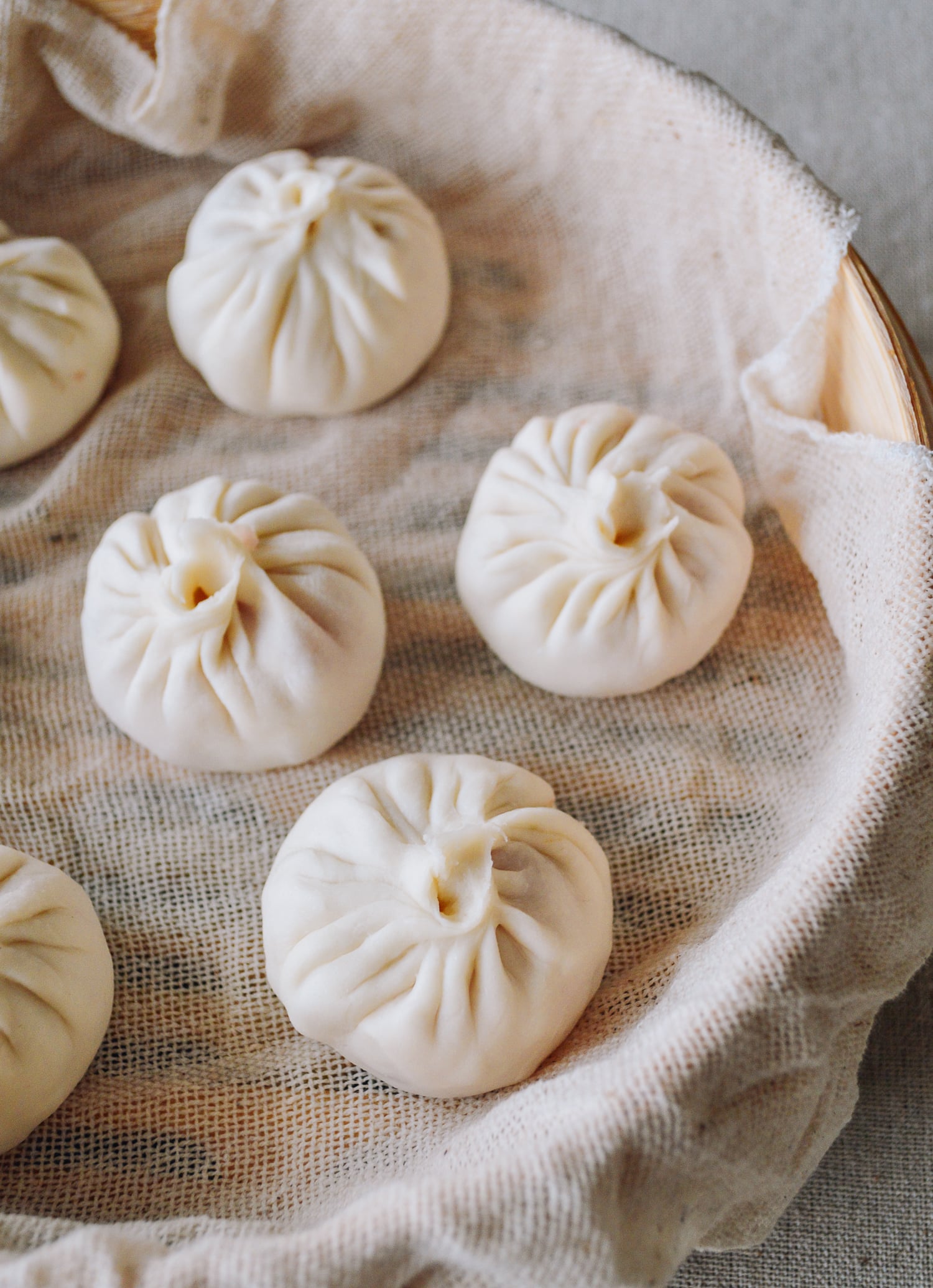 Soup dumplings in steamer before cooking, by cwww5.fioekdjsdas.cf