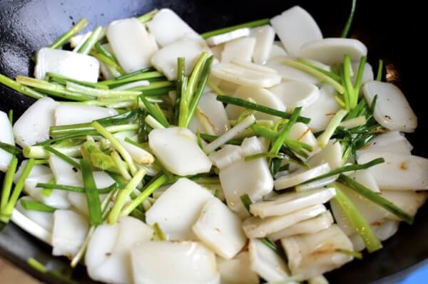 Steak and Scallion Rice Cake Stir-Fry by cwww5.fioekdjsdas.cf