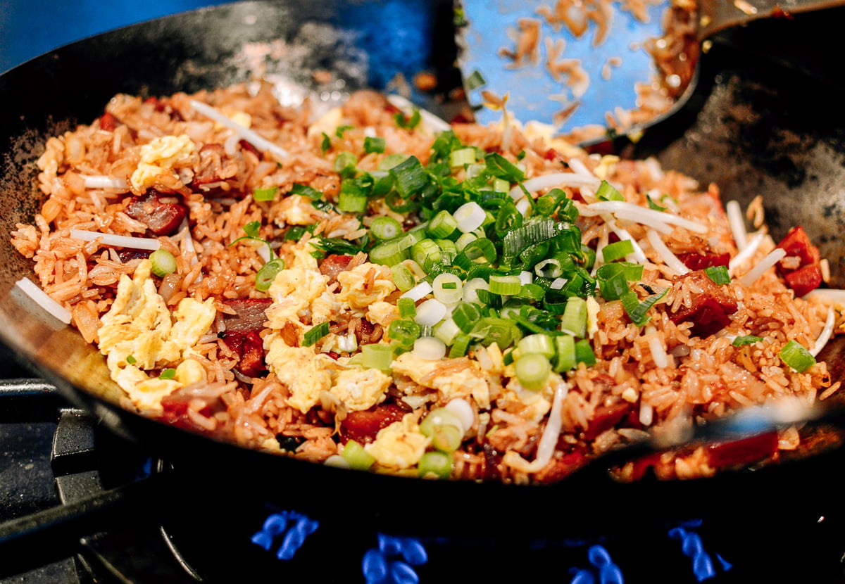 Adding scallions to fried rice, by cwww5.fioekdjsdas.cf
