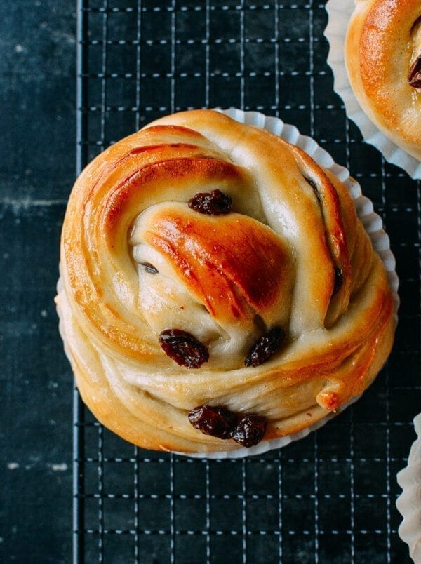 Cinnamon Raisin Buns, by cwww5.fioekdjsdas.cf