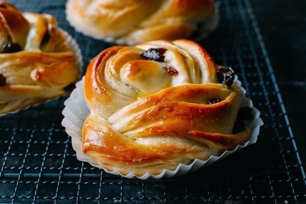 Cinnamon Raisin Buns, by cwww5.fioekdjsdas.cf