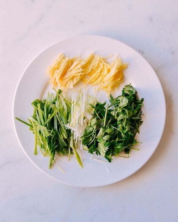 Steamed Whole Fish - Chinese Style - aromatics, by cwww5.fioekdjsdas.cf