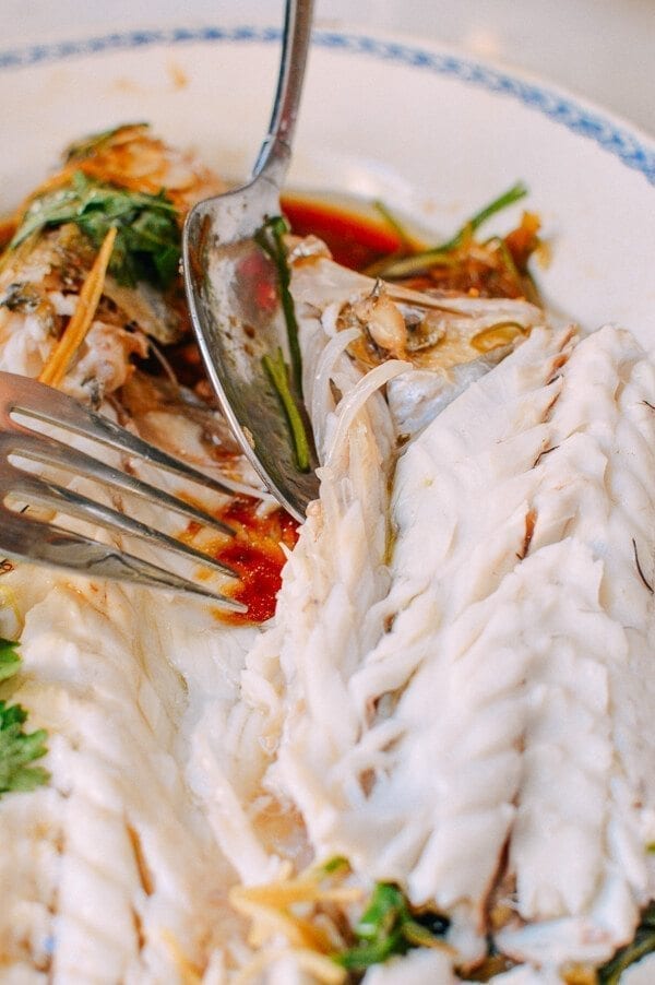 How to serve a Chinese Steamed Whole Fish, by cwww5.fioekdjsdas.cf