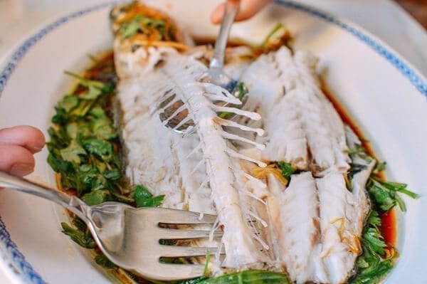 How to serve a Chinese Steamed Whole Fish, by cwww5.fioekdjsdas.cf