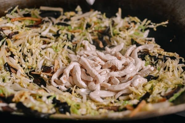 Adding pre-cooked chicken back to wok of vegetables, by cwww5.fioekdjsdas.cf
