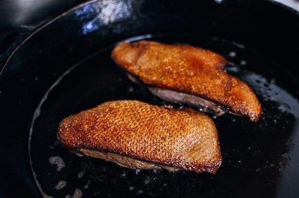 Searing duck breast in cast iron pan, by cwww5.fioekdjsdas.cf