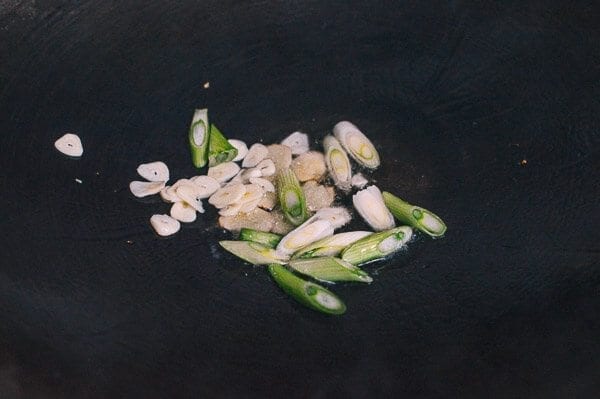 Ginger, Garlic, Scallions in wok, cwww5.fioekdjsdas.cf