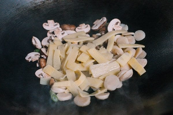 Adding mushrooms and bamboo shoots, by cwww5.fioekdjsdas.cf