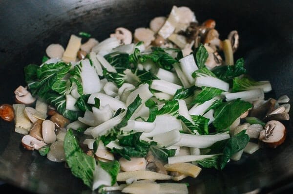 Adding bok choy to stir-fry, by cwww5.fioekdjsdas.cf