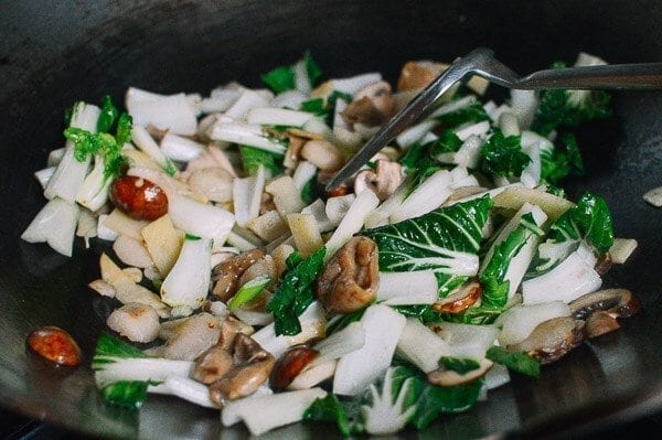 Stir-frying Moo Goo Gai Pan, by cwww5.fioekdjsdas.cf