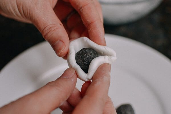 Tang Yuan (Sweet Rice Balls with Black Sesame Filling), by cwww5.fioekdjsdas.cf