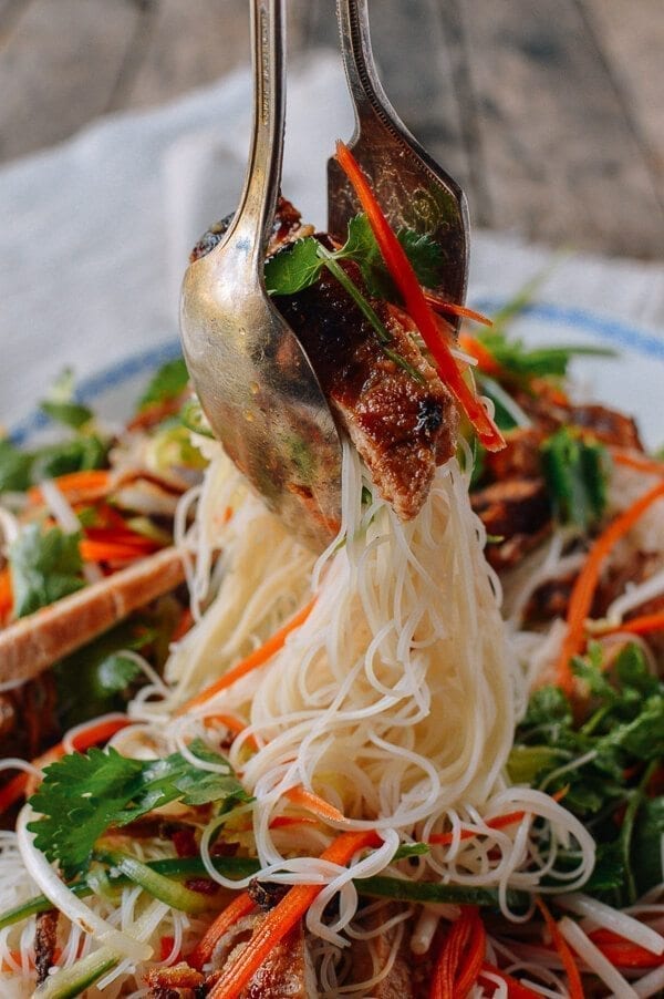 Vietnamese Noodle Salad with Grilled Pork Chops, by cwww5.fioekdjsdas.cf