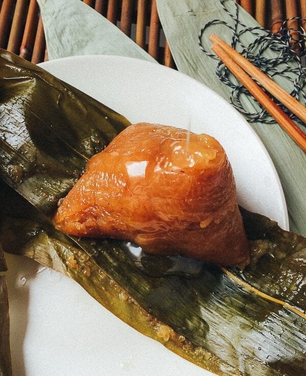 jiansui zongzi on a plate with syrup  by cwww5.fioekdjsdas.cf