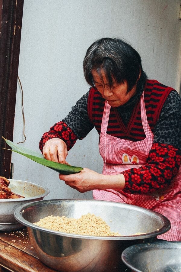 China's Dragon Boat Festival lady making Joong  by cwww5.fioekdjsdas.cf