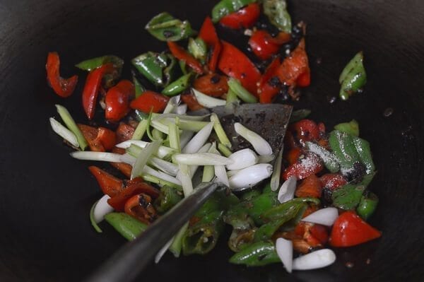 Peppers and scallions in wok, by cwww5.fioekdjsdas.cf
