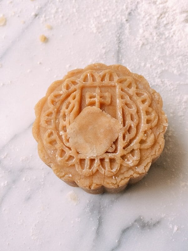 Lotus Mooncakes with Salted Egg Yolks, by cwww5.fioekdjsdas.cf