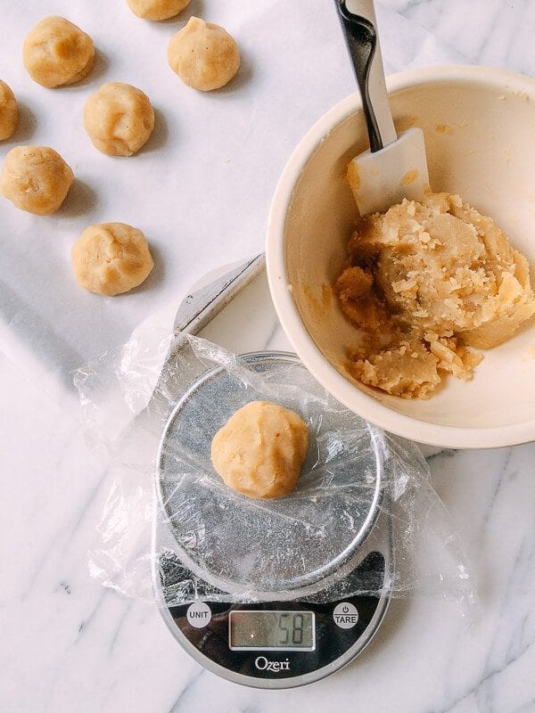 Lotus Mooncakes with Salted Egg Yolks, by cwww5.fioekdjsdas.cf