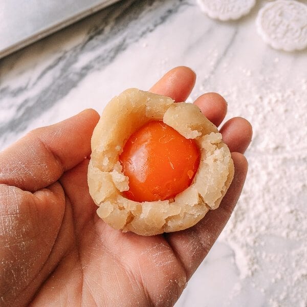 Lotus Mooncakes with Salted Egg Yolks, by cwww5.fioekdjsdas.cf