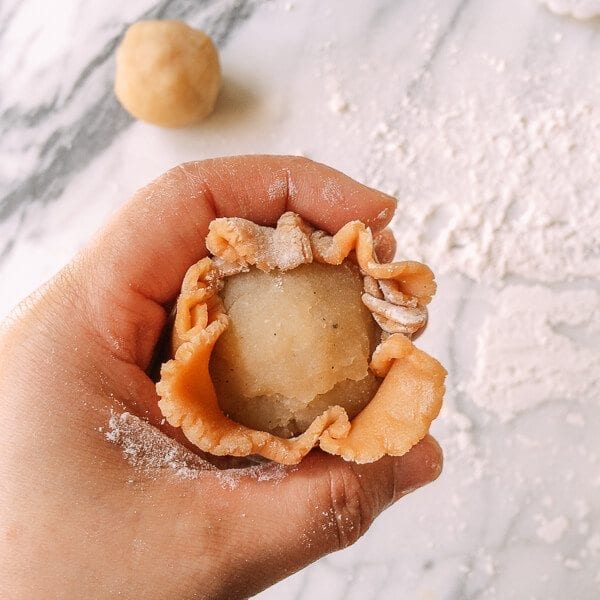 Lotus Mooncakes with Salted Egg Yolks, by cwww5.fioekdjsdas.cf