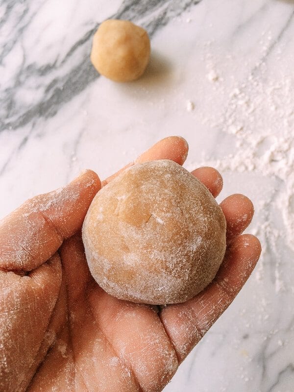 Lotus Mooncakes with Salted Egg Yolks, by cwww5.fioekdjsdas.cf