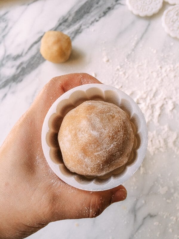 Lotus Mooncakes with Salted Egg Yolks, by cwww5.fioekdjsdas.cf