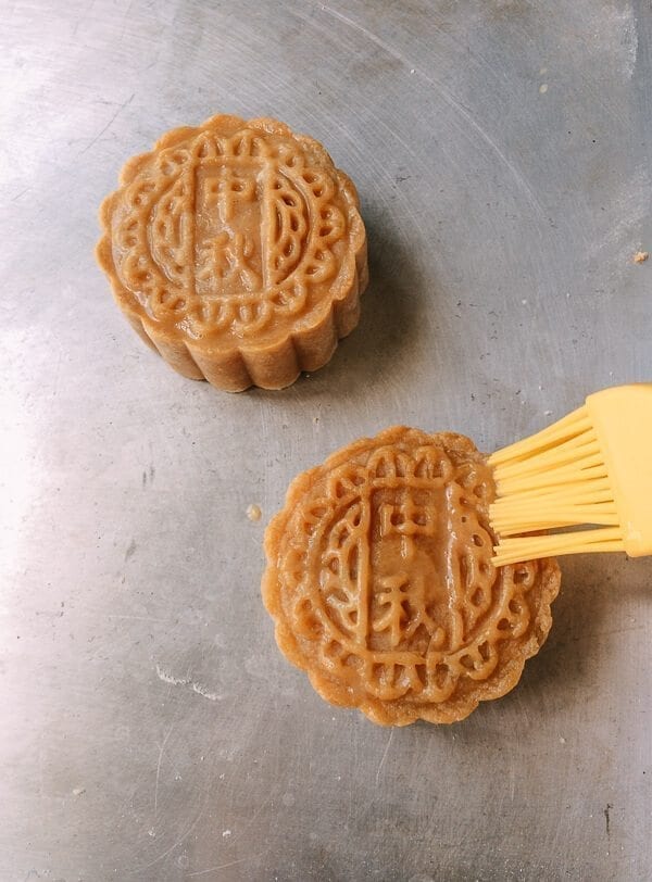 Lotus Mooncakes with Salted Egg Yolks, by cwww5.fioekdjsdas.cf