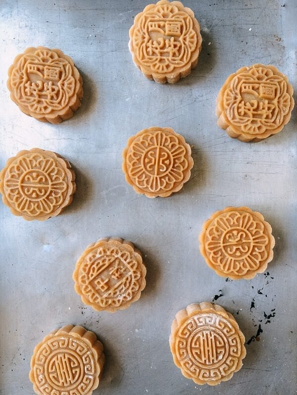 Lotus Mooncakes with Salted Egg Yolks, by cwww5.fioekdjsdas.cf