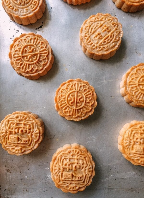 Lotus Mooncakes with Salted Egg Yolks, by cwww5.fioekdjsdas.cf