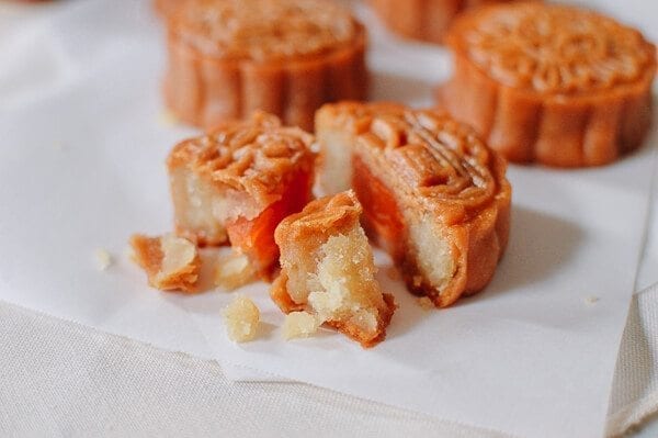 Lotus Mooncakes with Salted Egg Yolks, by cwww5.fioekdjsdas.cf