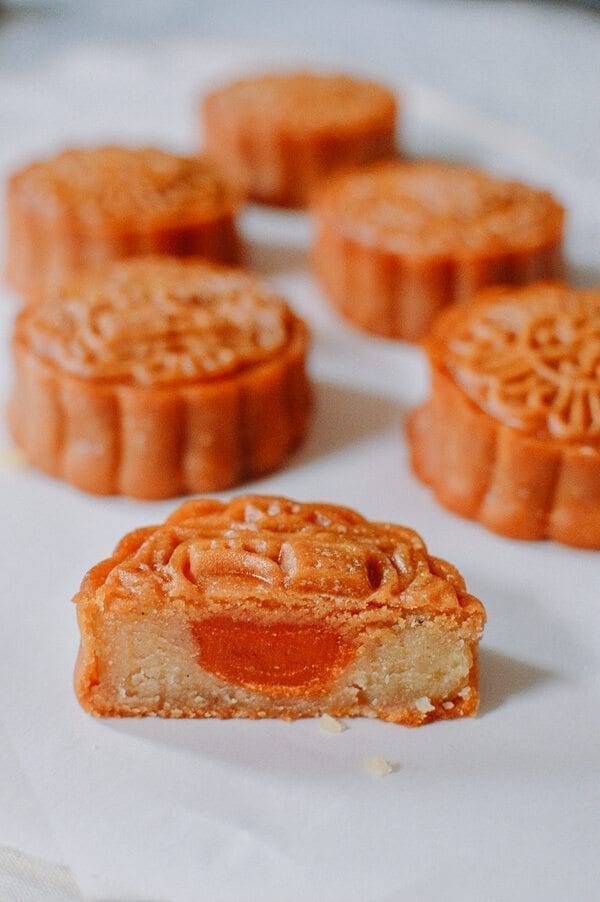 Lotus Mooncakes with Salted Egg Yolks, by cwww5.fioekdjsdas.cf