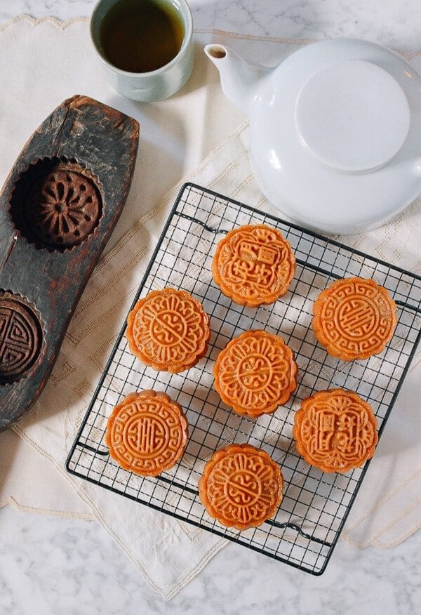 Lotus Mooncakes with Salted Egg Yolks, by cwww5.fioekdjsdas.cf