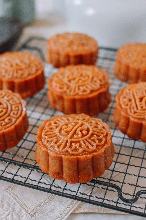 Lotus Mooncakes with Salted Egg Yolks, by cwww5.fioekdjsdas.cf