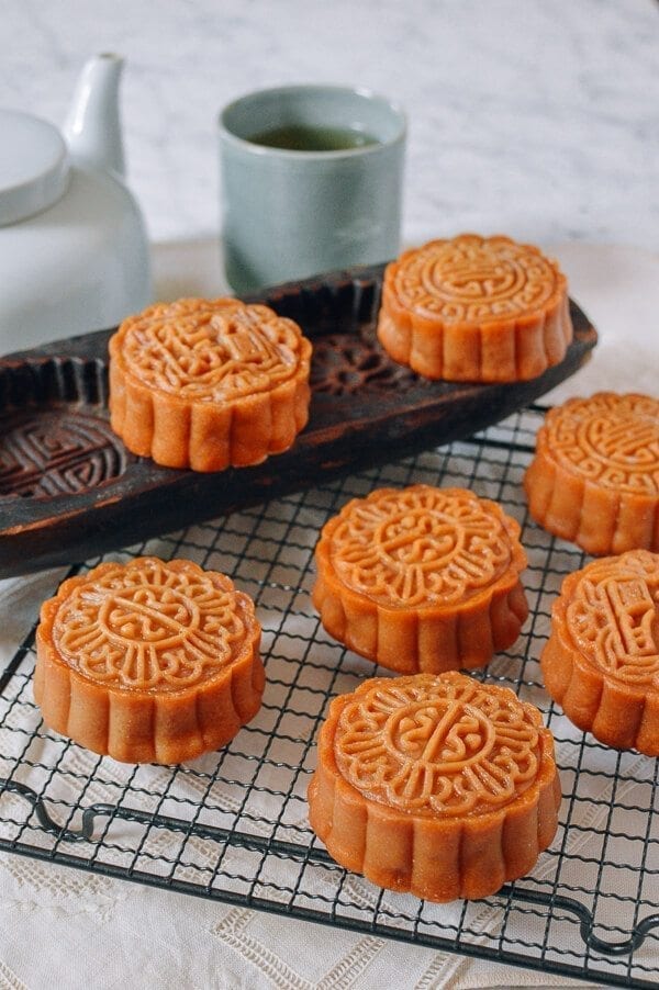 Lotus Mooncakes with Salted Egg Yolks, by cwww5.fioekdjsdas.cf
