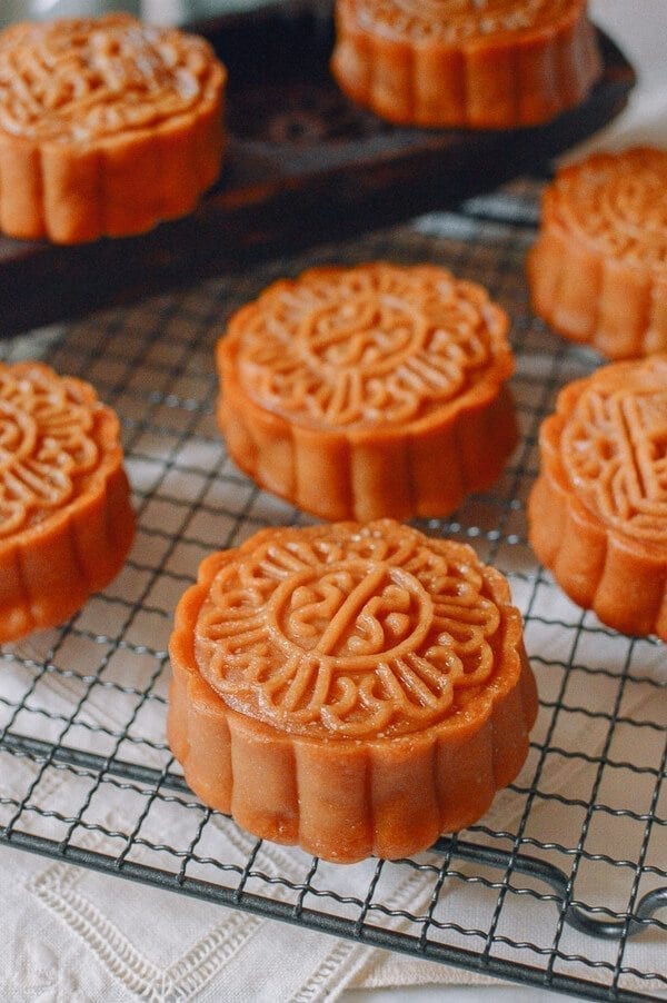 Lotus Mooncakes with Salted Egg Yolks, by cwww5.fioekdjsdas.cf