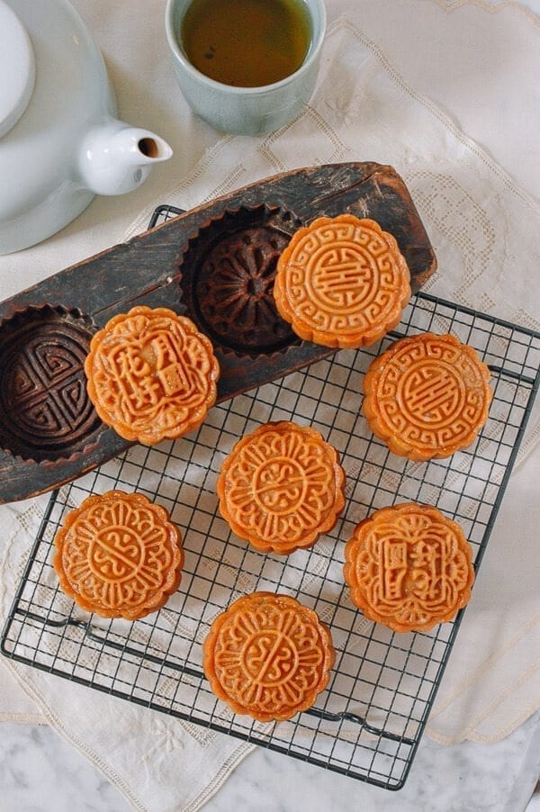 Lotus Mooncakes with Salted Egg Yolks, by cwww5.fioekdjsdas.cf