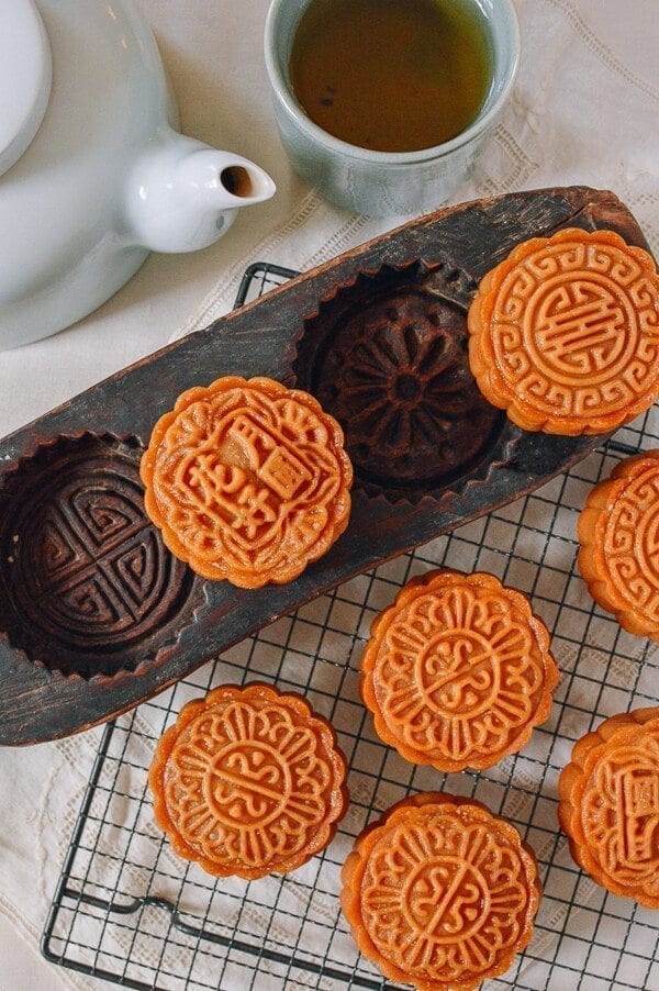 Lotus Mooncakes with Salted Egg Yolks, by cwww5.fioekdjsdas.cf