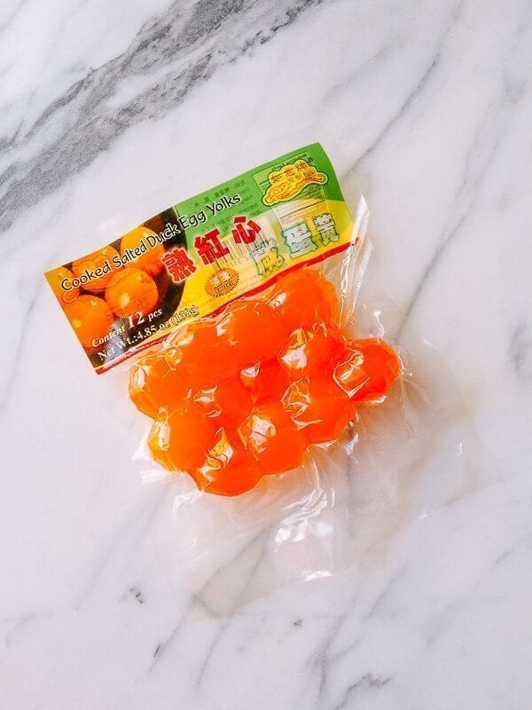Lotus Mooncakes with Salted Egg Yolks, by cwww5.fioekdjsdas.cf