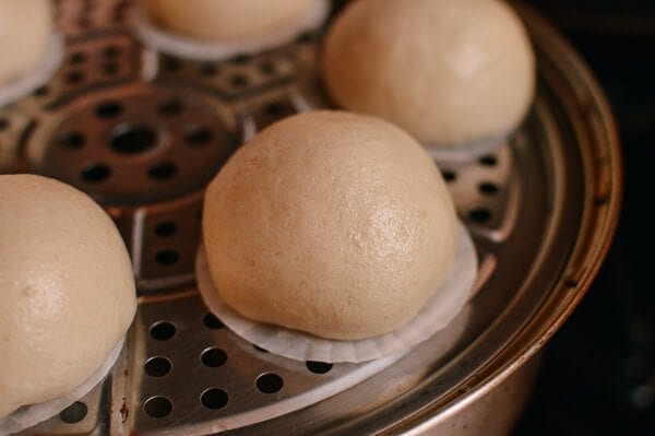 Cantonese Steamed Custard Buns (Nai Wong Bao) in steamer, by cwww5.fioekdjsdas.cf