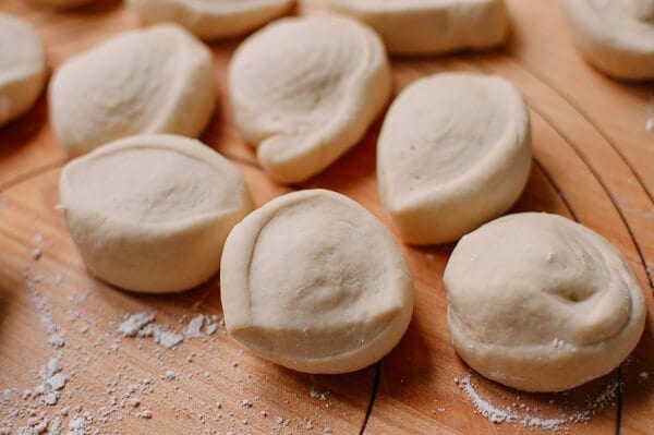 dough on floured board for Cantonese Steamed Custard Buns (Nai Wong Bao), by cwww5.fioekdjsdas.cf