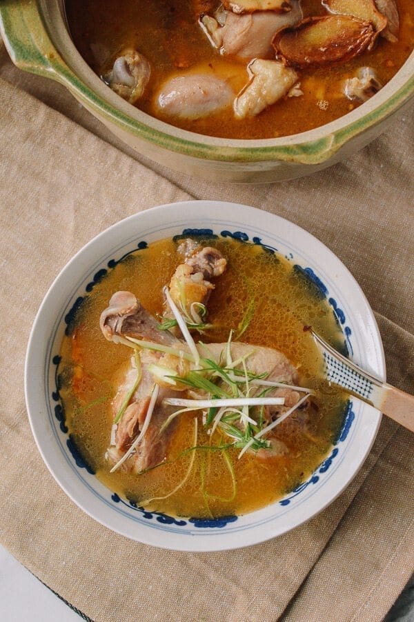 Taiwanese Sesame Oil Chicken Soup (台湾麻油鸡汤)