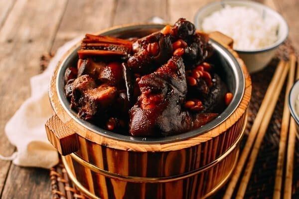 Braised Pork Trotters with Soybeans, by cwww5.fioekdjsdas.cf