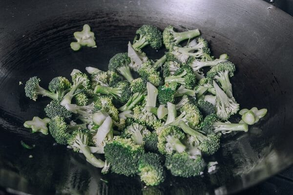 Takeout-Style Broccoli with Garlic Sauce, by cwww5.fioekdjsdas.cf