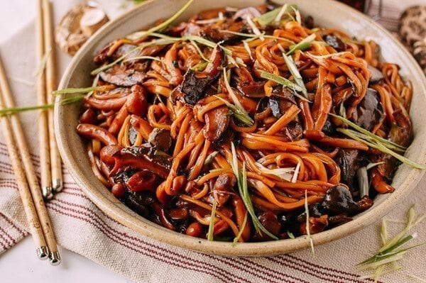 Soy Sauce Braised Wild Mushroom Noodles, by cwww5.fioekdjsdas.cf
