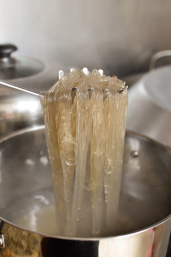 Boiling Korean sweet potato noodles, cwww5.fioekdjsdas.cf